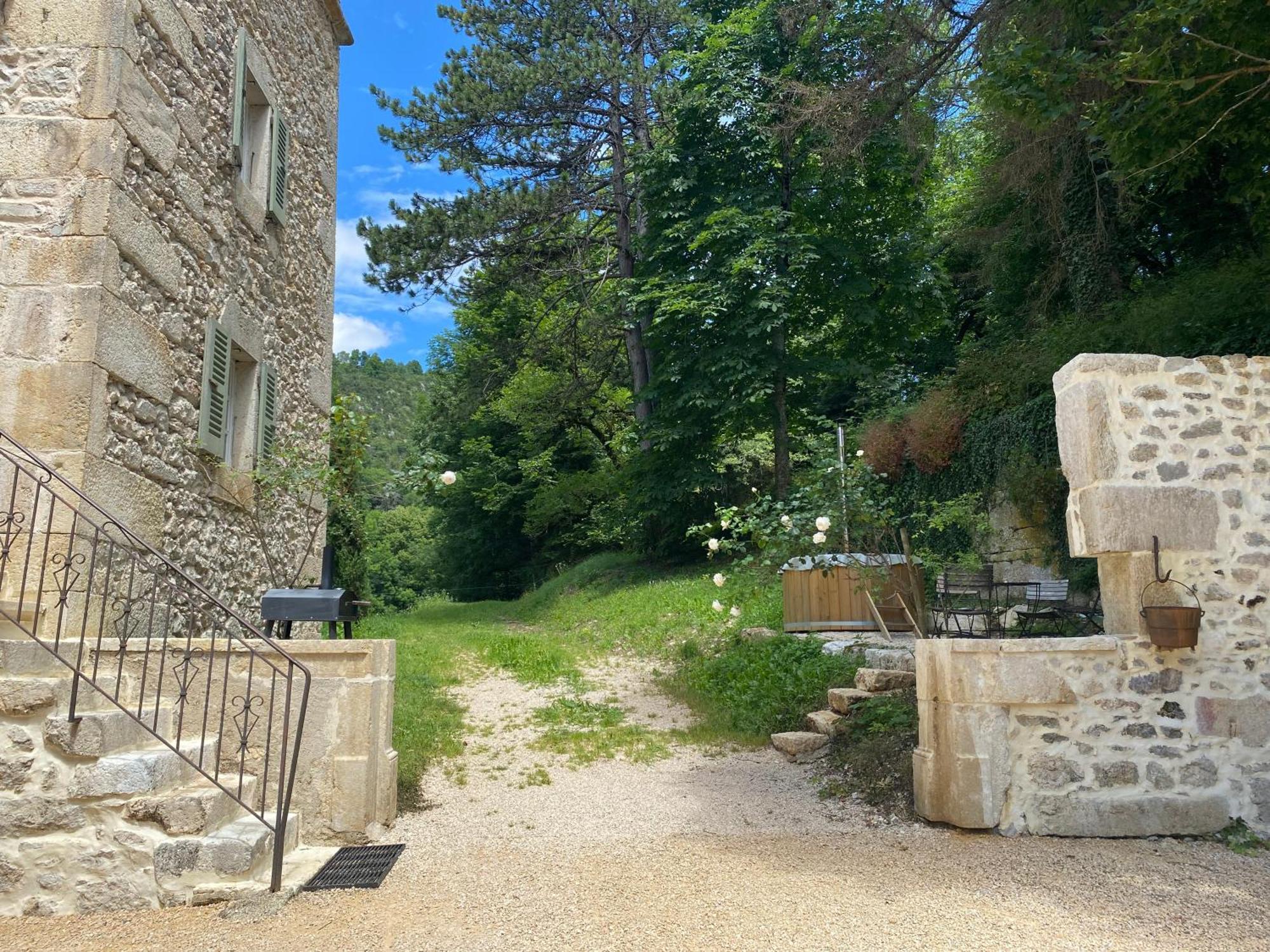 Domaine Du Tres-Haut - Chateau De Montanges Exterior photo
